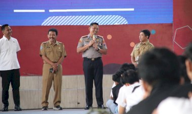 Bentuk-Karakter-Taat-Hukum,-Polresta-Malang-Kota-Ajak-Pelajar-Jadi-Generasi-Emas-Tanpa-Kekerasan